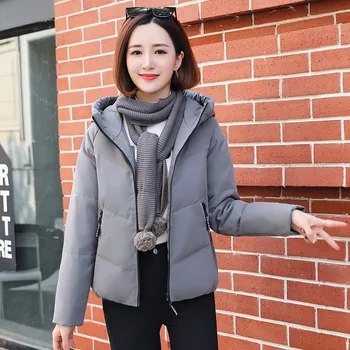 Пуховик от бял патешко пух, дамски къс корейската версия, свободна зимни дрехи за майки на средна и напреднала възраст.
